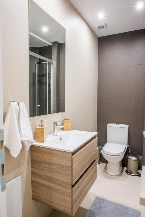 A25 Pristine & Sunny Flat With Balcony At Downtown Athens Apartment ภายนอก รูปภาพ